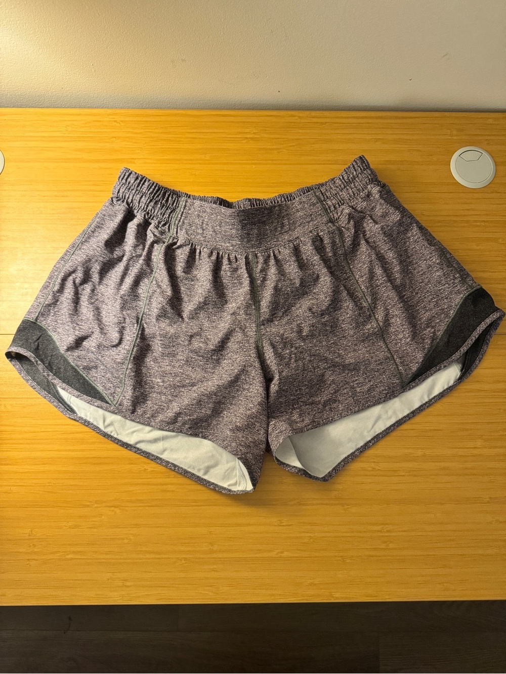 lululemon athletica Heathered Grey Hotty Hot 2.5